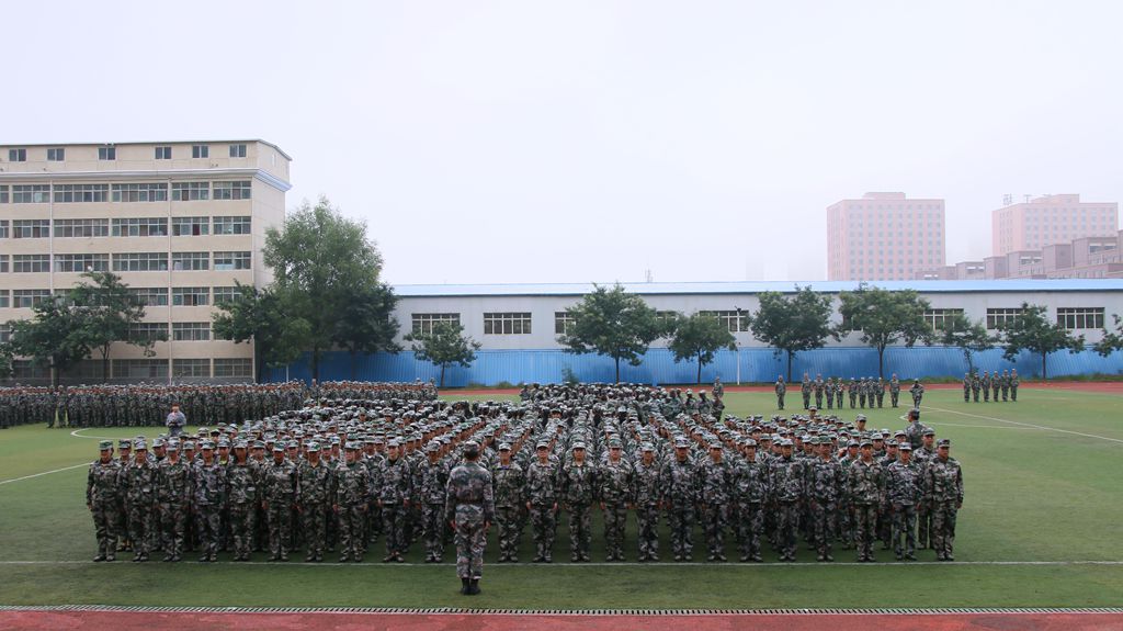 開學典禮暨軍訓總結表彰大會10.jpg